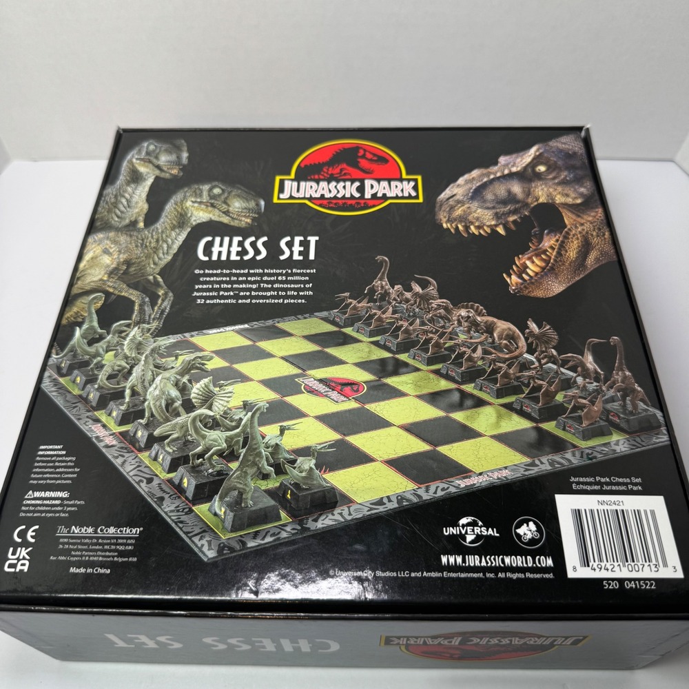 Jurassic Park Chess Set Noble Collection Dinosaur Board Game Ages 7+ COMPLETE - Picture 2 of 12